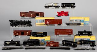 Lionel seventeen-piece train set