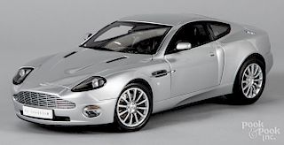 Kyosho Aston Martin V12 Vanquish scale model car