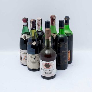 8 Botellas de vinos tintos. 3 Viña Ramona. Cosecha 1970. Rioja. Cotes du Rhone. Cosecha 1978. Tounoi. Castillo de Gredos.