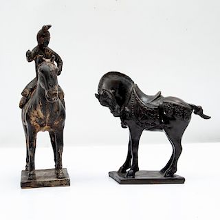 Caballo y guerrero a caballo. China, siglo XX. Fundiciones en bronce. Piezas: 2