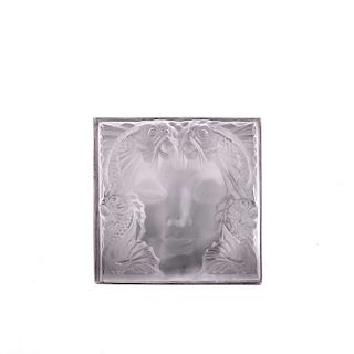 Prendedor. Elaborado en vidrio tallado de la firma Lalique.