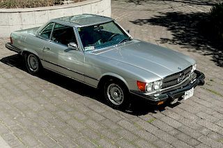 Mercedes-Benz 450SL Convertible Marca: Mercedes-Benz Tipo: 450SL Convertible Año: 1975 Color: Plata Motor: 8 cilind...