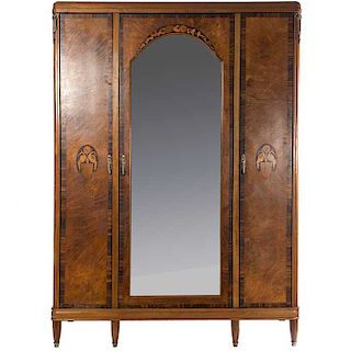 Armario. Francia. Siglo XX. En talla de madera. Con aplicaciones de metal dorada. Con 3 puertas, una espejo de luna irregular.