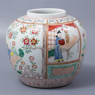 Jarrón. Origen oriental. Elaborado en porcelana. Decorada con escenas costumbristas, elementos florales y vegetales.