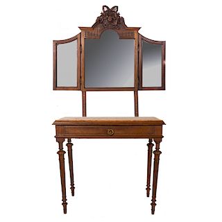 Tocador. Francia. Siglo XX. Estilo Luis XV. En talla de madera de nogal. Con espejo de 3 paneles de luna rectangular biselada.