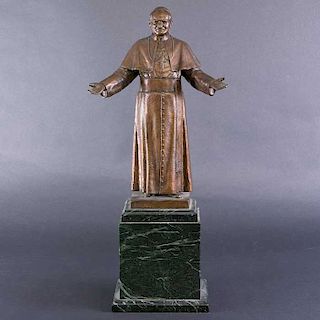 Cuauhtèmoc Zamudio. Juán Pablo II. Firmada. Elaborada en bronce patinado. Con base de mármol verde jaspeado. Presenta marc...