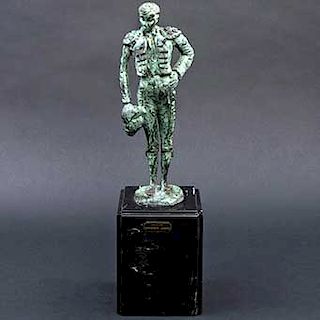 Heriberto Juárez. Torero Siglo XX. Elaborado en bronce. Con base de mármol negro jaspeado.