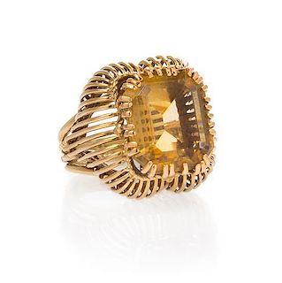* A Yellow Gold and Citrine Ring, 9.40 dwts.