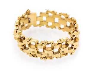An 18 Karat Yellow Gold Link Bracelet, 41.50 dwts.