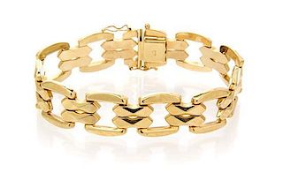 A 14 Karat Yellow Gold Open Link Bracelet, 17.00 dwts.