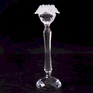 Candelero. Austria, siglo XX. Elaborado en cristal Swarovski. Decorado con motivos florales y facetados. Firmado en base.