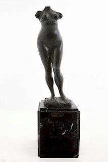 Heriberto Juárez. Torso. Escultura en bronce con base de mármol, pieza única. Firmada.