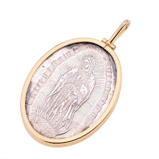 Medalla en plata ley .925. Imagen Virgen de guadalupe. Bisel en acero dorado. Peso: 21g.