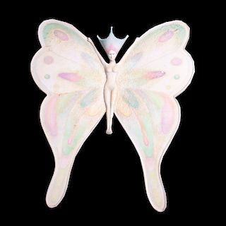 Sergio Bustamante. Mujer mariposa. Elaborada en resina y pasta. Decorada con esmaltes rosa, azul, verde, otros. Firmado.
