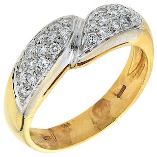 A diamond 18K yellow gold ring.