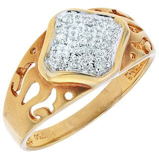 A diamond 18K yellow gold ring.