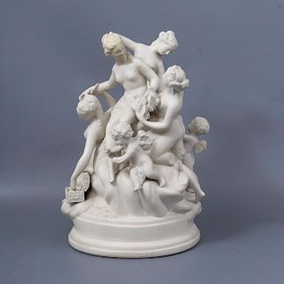 Venus con ninfas. Origen europeo. Siglo XX. Elaborada en porcelana tipo Biscuit.