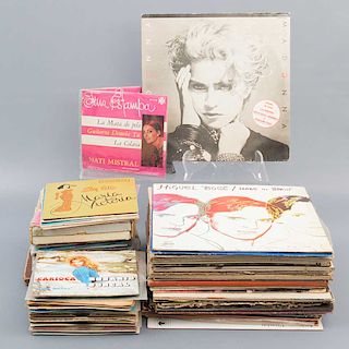 Colección de discos LaserDisc y LPs. Diferentes películas y géneros musicales Consta de discos españoles de 78 revoluciones entre otros