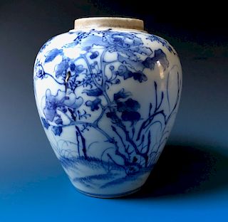 CHINESE ANTIQUE BLUE AND WHITE PORCELAIN VASE, 19C