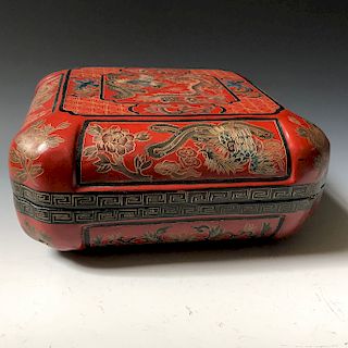 A BEAUTIFUL CHINESE ANTIQUE RED LACQUER BOX