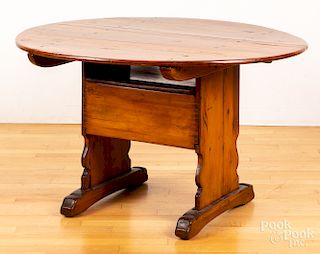 New England shoe foot chair table