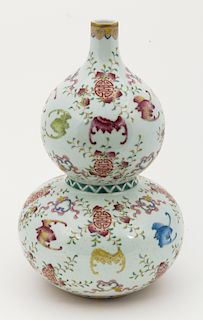 Fine Chinese Famille Rose Gourd Vase