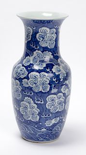 Chinese Qing Dynasty Blue and White Vase