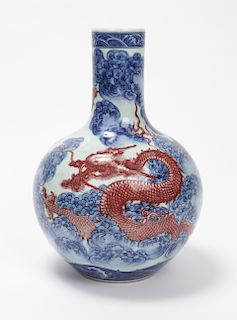 Chinese Qing Dynasty Dragon Vase