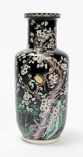 Fine Chinese Qing Dynasty Wucai Vase
