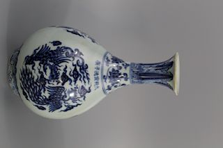 Chinese blue and white porcelain vase. Ming Mark.