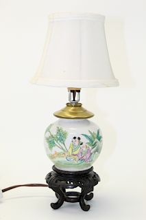 Chinese famille rose porcelain jar lamp.