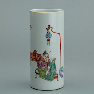 Chinese famille rose porcelain hat vase. 