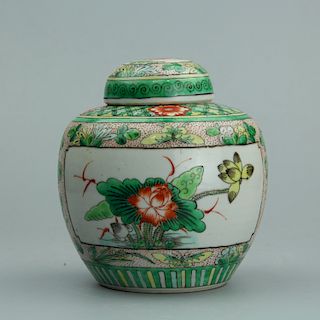 Chinese famille rose porcelain jar with lid. 