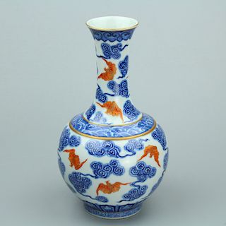 Chinese blue and white porcelain vase, Xuantong mark. 