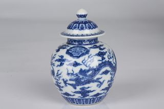 Chinese blue and white porcelain jar with lid, Yongzheng mark. 