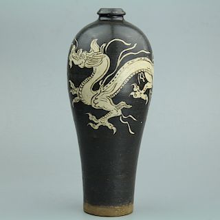 Chinese Jizhou Ware porcelain vase. 