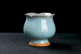 Chinese Jun Ware porcelain vase. 