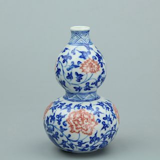 Chinese blue and white and underglaze red porcelain double gourd vase. 