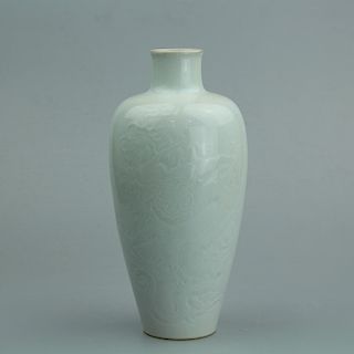 Chinese blanc de chine porcelain vase, Kangxi mark. 