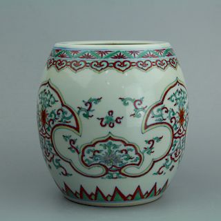 Chinese Doucai porcelain jar. 