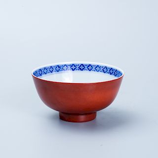 Chinese red glaze and blue and white porcelain bowl, Kangxi mark. 