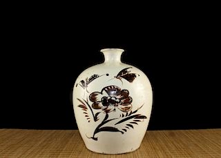 Chinese Cizhou Ware pottery jar. 