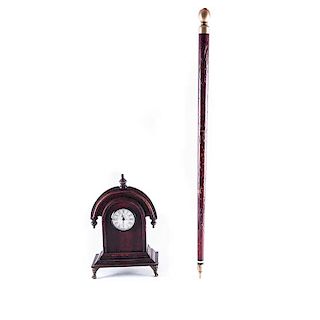 Taco de billar y reloj de mesa. Siglo XX. Elaborados en madera, con apliciones de metal y bronce. Piezas: 2
