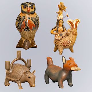 Lote de 4 figuras decorativas. México. Siglo XX. Elaboradas en barro. 2 decoradas con elementos vegetales, y zoomorfos a manera de aves