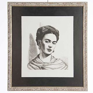 Firmado Muñoz Tejeida. Frida Kahlo. Fechado ´04. Grabado P/E. Enmarcado en madera plateada.