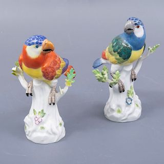 Par de aves. Alemania. Siglo XX. Elaborado en porcelana Meissen. Acabado brillante.