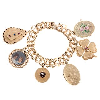 A Ladies Charm Bracelet with 6 Large Charms in 14K