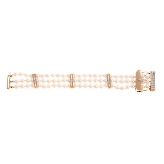 A Pearl Bracelet with Diamond Buckle in 14K