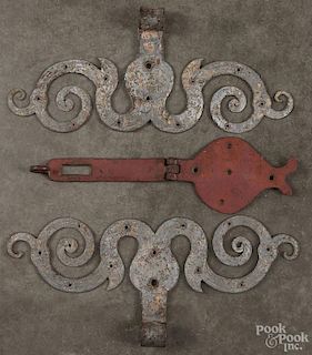 Pair of engraved wrought iron ram's horn hinges, 19th c., 16 1/2'' x 7 1/4'', together with a hasp