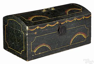 New England painted pine dome lid box, early 19th c., retaining its original green sponged surface